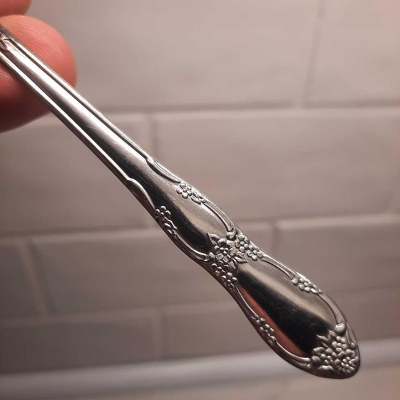 ONEIDA WMA ROGERS  LTD. DESSERT FORKS - Picture 2 of 3